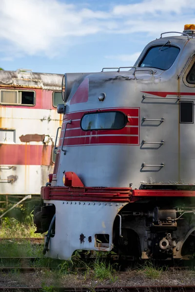 Foto Uma Locomotiva Trem Antigo — Fotografia de Stock
