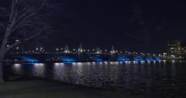 Longfellow Köprüsü gece gezisi hedefi Boston MA USA