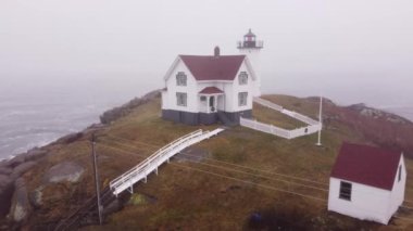 Nubble Deniz Feneri 'nde hava turu. Maine USA 4K.