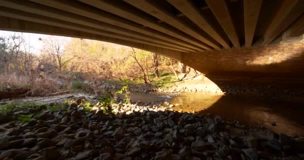 Panoramique Clip Vidéo Rivière Sous Pont Charlotte Usa Little Sugar — Video