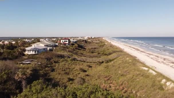 Летное Видео Флорида Пляжные Дома Отдыха Дорожкой Через Дюны Океан — стоковое видео