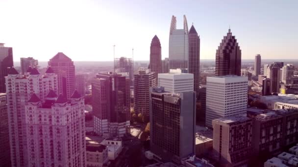 Aerial Drone Video Downtown Atlanta Con Lente Cinemática Llamarada — Vídeos de Stock