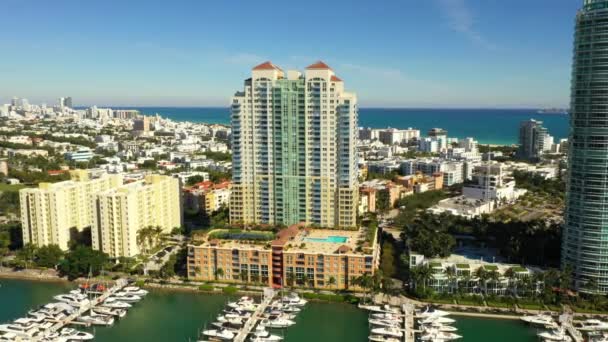 Luftaufnahme Und Entfernung Der Küstenlandschaft Von Miami Beach — Stockvideo