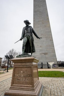 Bunker Hill anıtı Boston MA USA ve William Prescott heykeli