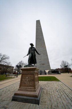 Bunker Hill anıtı Boston MA USA ve William Prescot heykeli