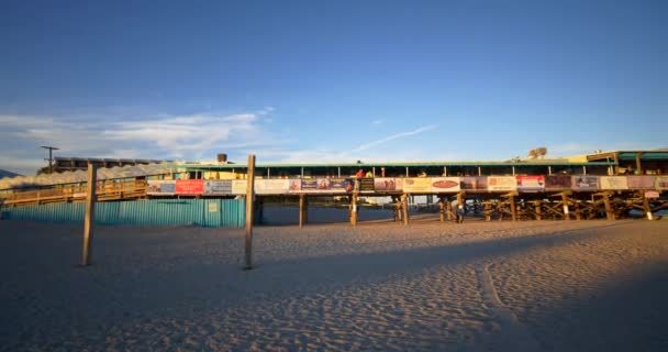 美国佛罗里达州可可滩 2020年12月26日 美国可可滩码头Fl运动视频上的广告 — 图库视频影像
