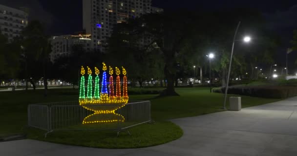 Hanukkah Menorah在夜间用摄像机拍摄 — 图库视频影像