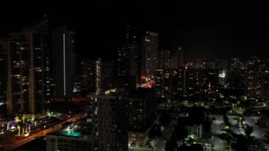 Gece görüntüsü şehir manzarası