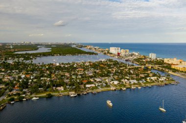 Hollywood Lakes Florida 'daki lüks liman evleri.