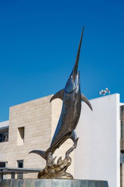 Dania Beach, FL, ABD - 9 Ocak 2021: IGFA Uluslararası Balık Oyunları Birliği Hollywood Florida Kılıçbalığı Heykeli