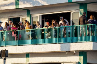 Fort Lauderdale, FL, ABD - 9 Ocak 2021: Elbo Room Ft Lauderdale FL 'de turistler