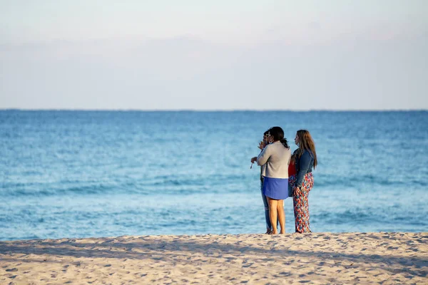 Fort Lauderdale Usa January 2021 Female Friends Enjoying Warm Sands — Stock Photo, Image