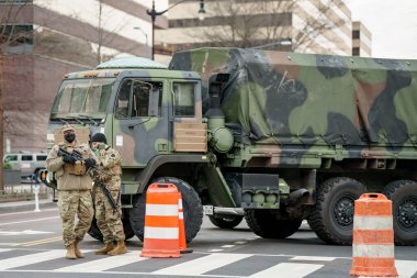 Washington DC, ABD - 17 Ocak 2021: Washington DC 'deki ordu birlikleri protestocu ve çevik kuvveti