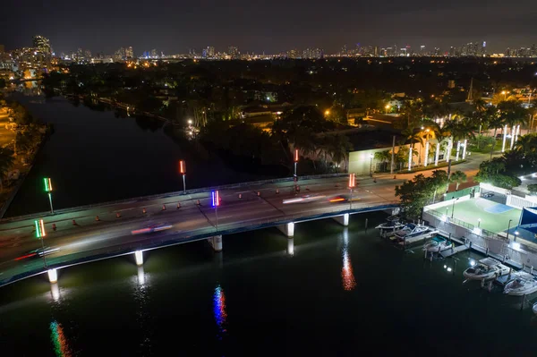 Gece Fotoğrafı Miami Plajı Cadde Köprüsü Işıkları Indian Creek Yolu — Stok fotoğraf