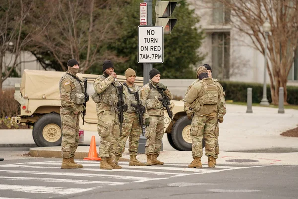ワシントンDc 2021年1月17日 米軍の兵士が米国の首都ビルを制服で守るワシントンDc Usa — ストック写真