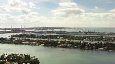 Miami limanında NCL Cruise gemisi