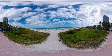Miami plaj girişi 360 vr kamerayla çekilmiş.