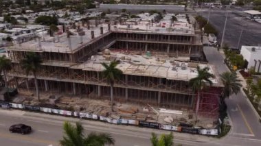 Atlantic Village Hallandale ofisinin inşaat sahasında perakende inşaat videosu