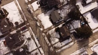  Kar fırtınası sonrası havada uçuşan hava aracı.