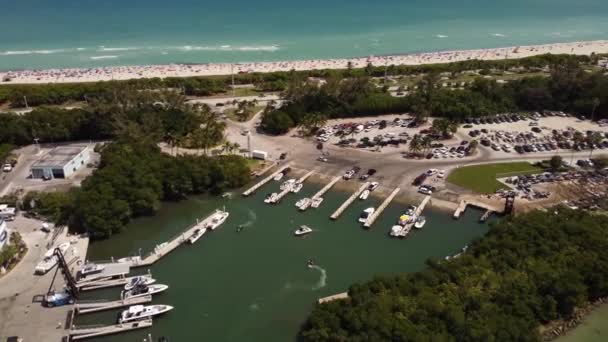 Orbite Aérienne Haulover Marina Miami Dade — Video
