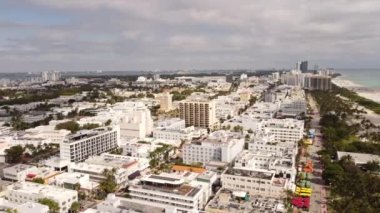 Miami Sahili 'nden okyanusa uçuş