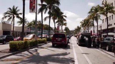 Miami Beach, FL, ABD - 21 Mart 2021 Washington Bulvarı Miami Sahili bisiklet yolu