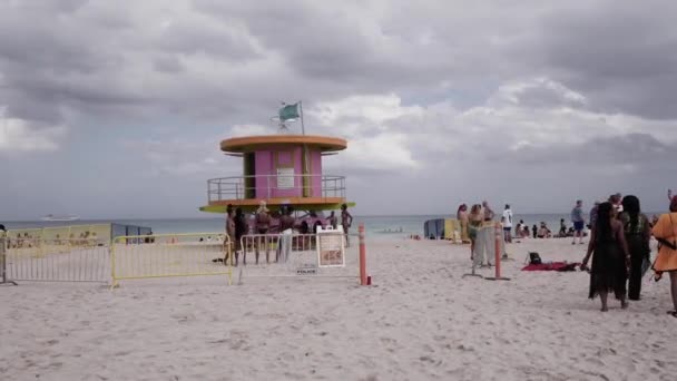 2021 Bahar Tatilinde Miami Plajı Nda Yürüyüş Videosu — Stok video