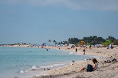 2021 Bahar Tatili boyunca Miami Plajı 'nda kalabalık