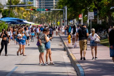 Miami Plajı 'nın işlek sokakları 2021 bahar tatili