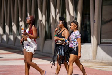 Miami Plajı Bahar Tatili Turistleri 2021