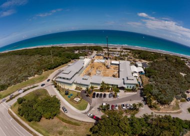 Jüpiter, FL, ABD - 28 Mart 2021: Deniz yaşamı merkezi Juno Beach Jupiter FL