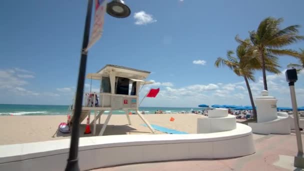 Torre Salvavidas Fort Lauderdale Beach Con Bandera Roja — Vídeo de stock