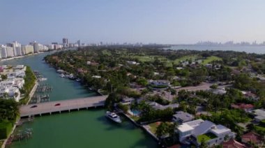 Miami Beach yolu ve golf sahası 5k.