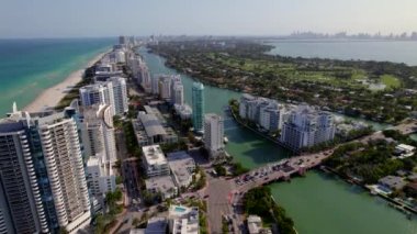 Miami Beach Indian Creek 63. Cadde, köprü 5k hava görüntüsü