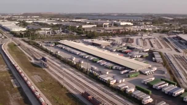 Air Video Fedex Truck Distribution Center Hialeah Gardens Miami — стоковое видео