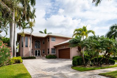 Hollywood Lakes Mahallesi 'nin Florida' daki tek kişilik aile evleri serisi.