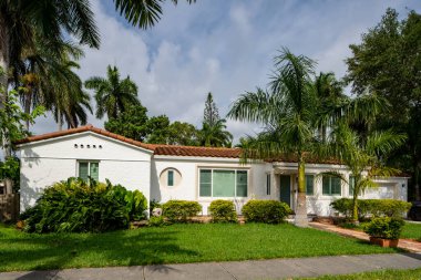 Hollywood Lakes Mahallesi 'nin Florida' daki tek kişilik aile evleri serisi.