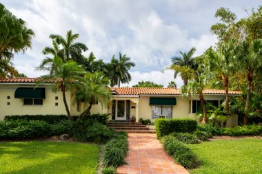 Hollywood Lakes Mahallesi 'nin Florida' daki tek kişilik aile evleri serisi.