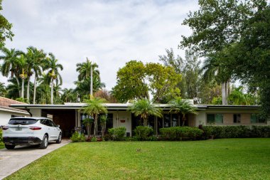 Hollywood Lakes Mahallesi 'nin Florida' daki tek kişilik aile evleri serisi.