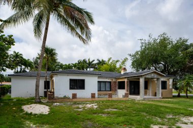 Hollywood Lakes Mahallesi 'nin Florida' daki tek kişilik aile evleri serisi.