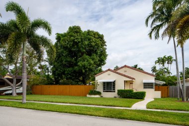 Hollywood Lakes Mahallesi 'nin Florida' daki tek kişilik aile evleri serisi.