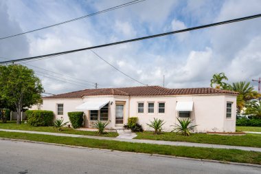 Hollywood Lakes Mahallesi 'nin Florida' daki tek kişilik aile evleri serisi.