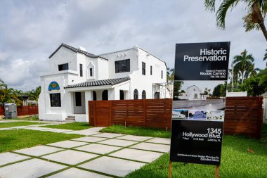 Hollywood Lakes Mahallesi 'nin Florida' daki tek kişilik aile evleri serisi.