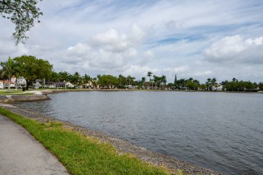 Hollywood Lakes Mahallesi 'nin Florida' daki tek kişilik aile evleri serisi.