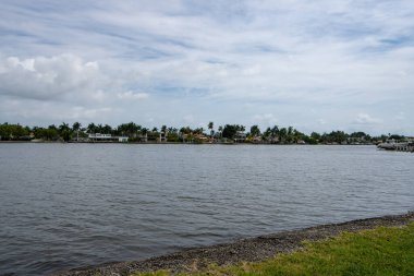 Hollywood Lakes Mahallesi 'nin Florida' daki tek kişilik aile evleri serisi.
