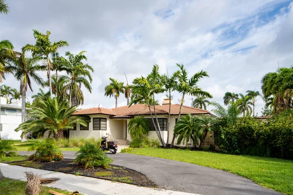 Serie Fotos Casas Unifamiliares Subdivisión Hollywood Lakes Florida Estados Unidos — Foto de Stock