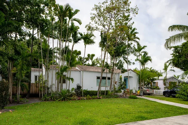 Fotoserie Von Einfamilienhäusern Der Nachbarschaft Der Hollywood Lakes Unterabteilung Florida — Stockfoto