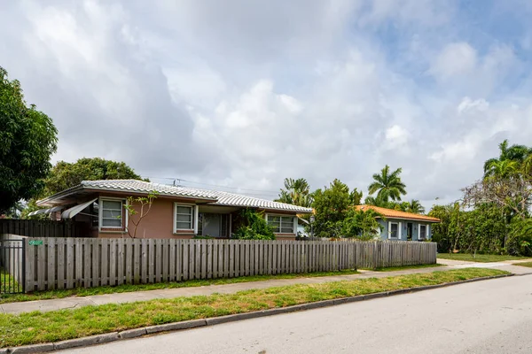 Série Photos Maisons Unifamiliales Dans Quartier Hollywood Lakes Lotissement Floride — Photo