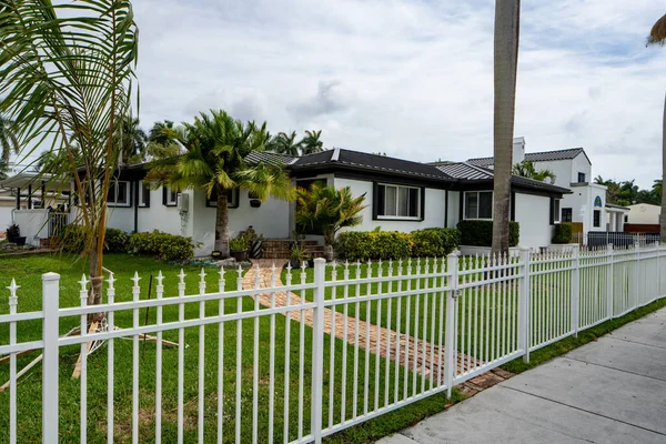 Serie Fotos Casas Unifamiliares Subdivisión Hollywood Lakes Florida Estados Unidos — Foto de Stock