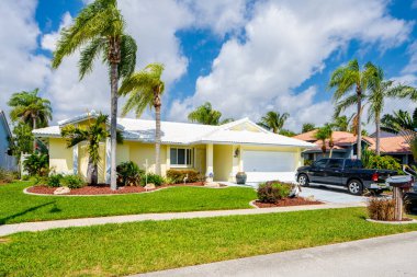 Yazın güzel, lüks bir otel.